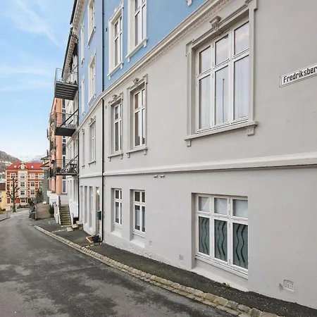 Sjarmerende Med Utsikt, Spa-bad Og Park Semesterbostad *