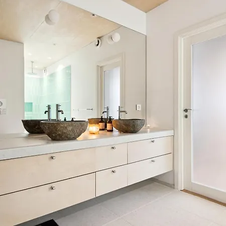 Sjarmerende Med Utsikt, Spa-bad Og Park Holiday home Bergen