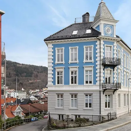 Sjarmerende Med Utsikt, Spa-bad Og Park *
