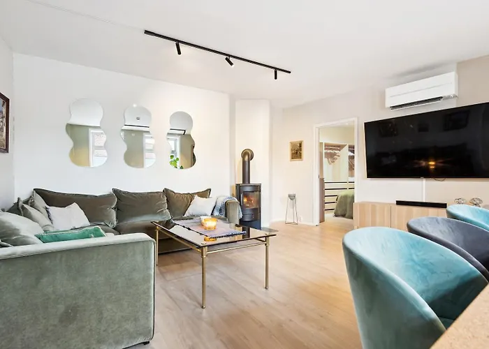 Sjarmerende Med Utsikt, Spa-bad Og Park *