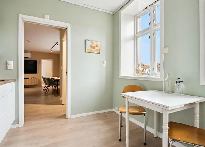 Sjarmerende Med Utsikt, Spa-bad Og Park Holiday home