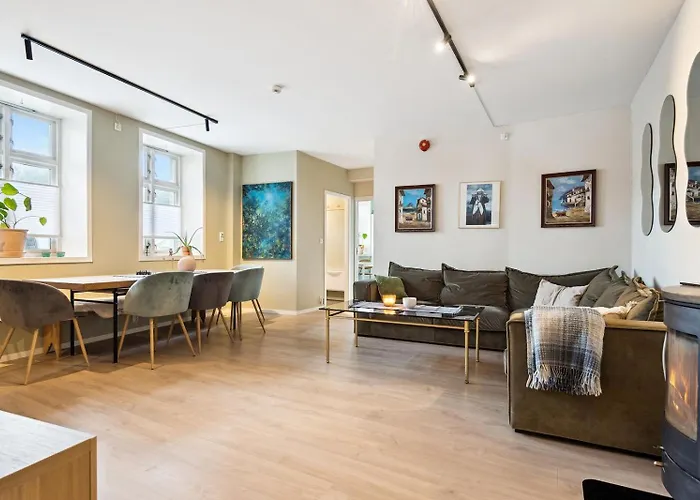 Sjarmerende Med Utsikt, Spa-bad Og Park Holiday home Bergen